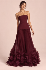 Vestido largo rojo plisado sin tirantes