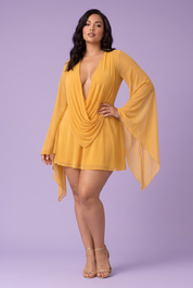 Robe courte en résille moutarde à col bénitier | Porté sur une autre silhouette | Lounelle Paris