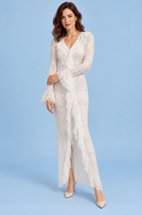 Vestido largo blanco con escote de pico y volantes