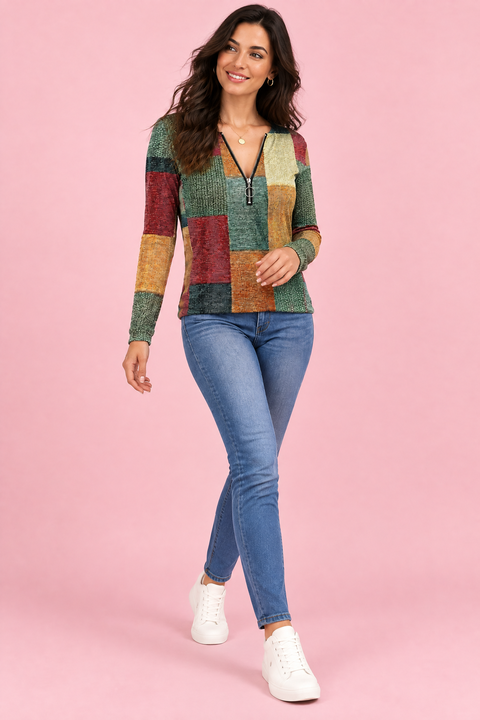 Haut vert zippé à imprimé patchwork | Vue en mouvement | Lounelle Paris