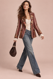 Blazer ajusté rouge à fleurs et rayures | Vue en mouvement | Lounelle Paris