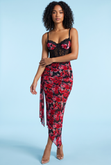Vestido maxi de malla con estampado de leopardo, escote en V y abertura frontal pronunciada — Rojo