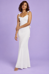 Vestido largo blanco con aplicaciones florales