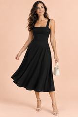 Vestido midi negro evasé con tirantes finos