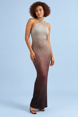 Vestido largo gris degradado con cuello halter y frunces