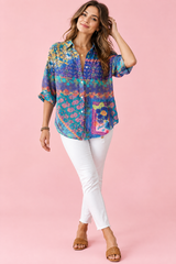Camisa floral azul con cuello