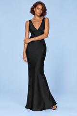 Vestido largo de espalda descubierta y escote en V en negro