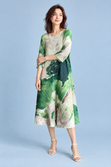 Vestido midi plisado verde con estampado abstracto
