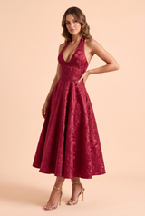Vestido midi de jacquard con escote halter en burdeos