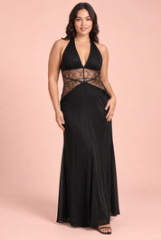 Robe longue noire à encolure américaine et empiècement en dentelle | Porté sur une silhouette plus ronde | Lounelle Paris