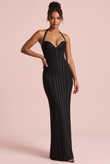 Vestido largo negro de corsé y escote halter