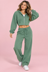 Conjunto verde salvia de sudadera corta con cremallera