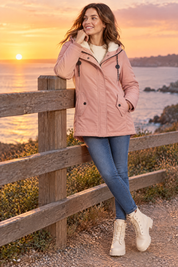 Parka rose oversize à capuche | Deuxième photo lifestyle | Lounelle Paris