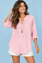 Top de rayas con escote de pico en rosa