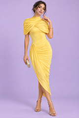 Vestido amarillo asimétrico drapeado