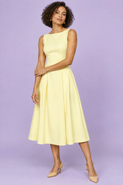 Robe jaune clair à encolure bateau et coupe trapèze | Vue de face | Lounelle Paris