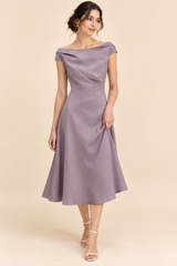 Vestido midi evasé violeta jacinto con escote barco
