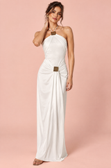 Vestido largo blanco con escote halter y frunces