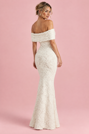 Robe longue blanche en dentelle à encolure Bardot | Vue de dos | Lounelle Paris
