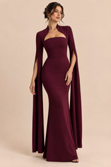 Vestido largo burdeos con escote cuadrado y mangas capa
