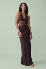 Vestido largo marrón oscuro de satén y encaje