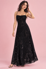 Vestido largo floral negro de corte evasé