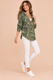 Gilet vert olive à capuche boutonné | Vue de dos | Lounelle Paris