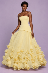 Vestido largo amarillo plisado sin tirantes