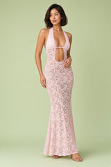 Vestido rosa con cuello halter y espalda descubierta