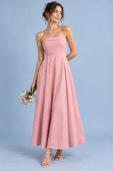 Vestido largo rosa claro de corte evasé y palabra de honor