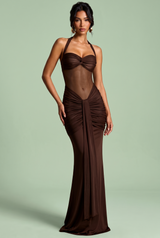 Vestido largo marrón oscuro fruncido con escote halter