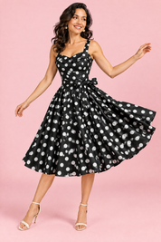 Robe midi noire à pois et encolure carrée | Vue en mouvement | Lounelle Paris