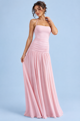 Vestido largo rosa de escote cuadrado con fruncido
