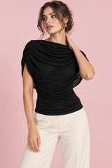Top negro de cuello drapeado y fruncido