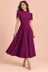 Vestido midi violeta con cuello redondo y mangas abullonadas
