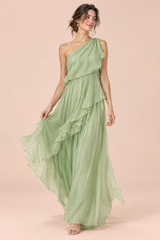 Vestido verde de un solo hombro con volantes