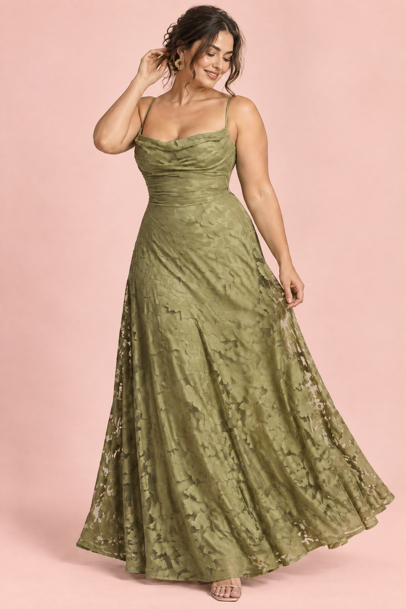 Robe longue fleurie olive à col bénitier | Porté sur une silhouette plus ronde | Lounelle Paris
