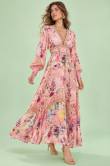 Vestido largo rosa con escote en V y mangas abullonadas