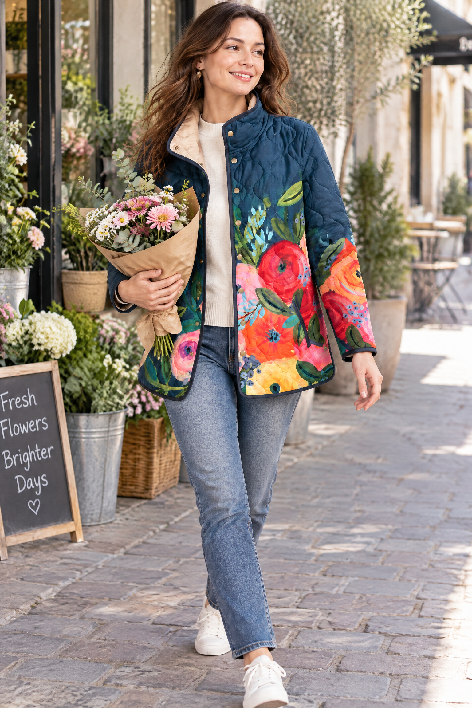 Veste matelassée bleu marine à col montant | Photo lifestyle | Lounelle Paris