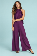 Vestido largo morado con volantes y escote halter