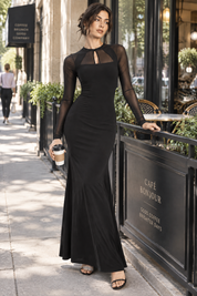 Robe longue noire froncée à encolure carrée | Photo lifestyle | Lounelle Paris