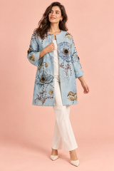 Abrigo midi floral azul claro con cuentas