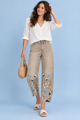 Pantalón beige de flores con abertura en el bajo