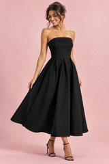 Vestido midi evasé negro de palabra de honor