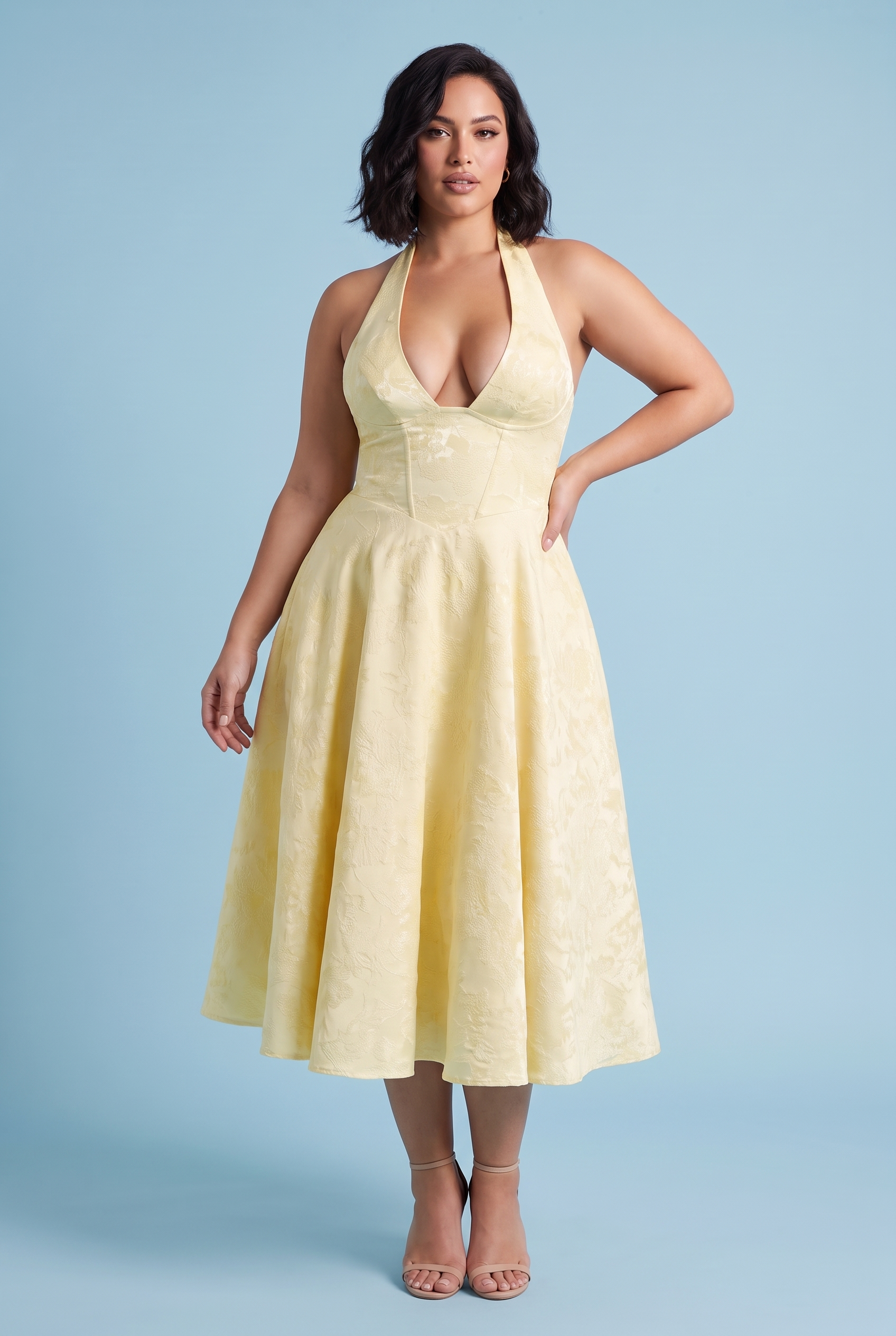 Robe midi jacquard à encolure dos nu jaune | Porté sur une autre silhouette | Lounelle Paris