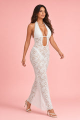 Vestido blanco con cuello halter y espalda descubierta