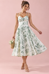 Vestido midi blanco con estampado floral, escote corazón y fruncido
