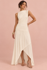 Vestido largo blanco roto de cuello alto con detalle fruncido