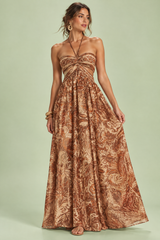 Vestido largo marrón con escote halter y aberturas