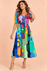 Vestido largo azul con escote en V